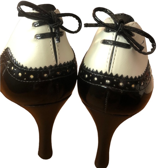 Franco Sarto Tuxedo Pumps - Picture 4 of 8